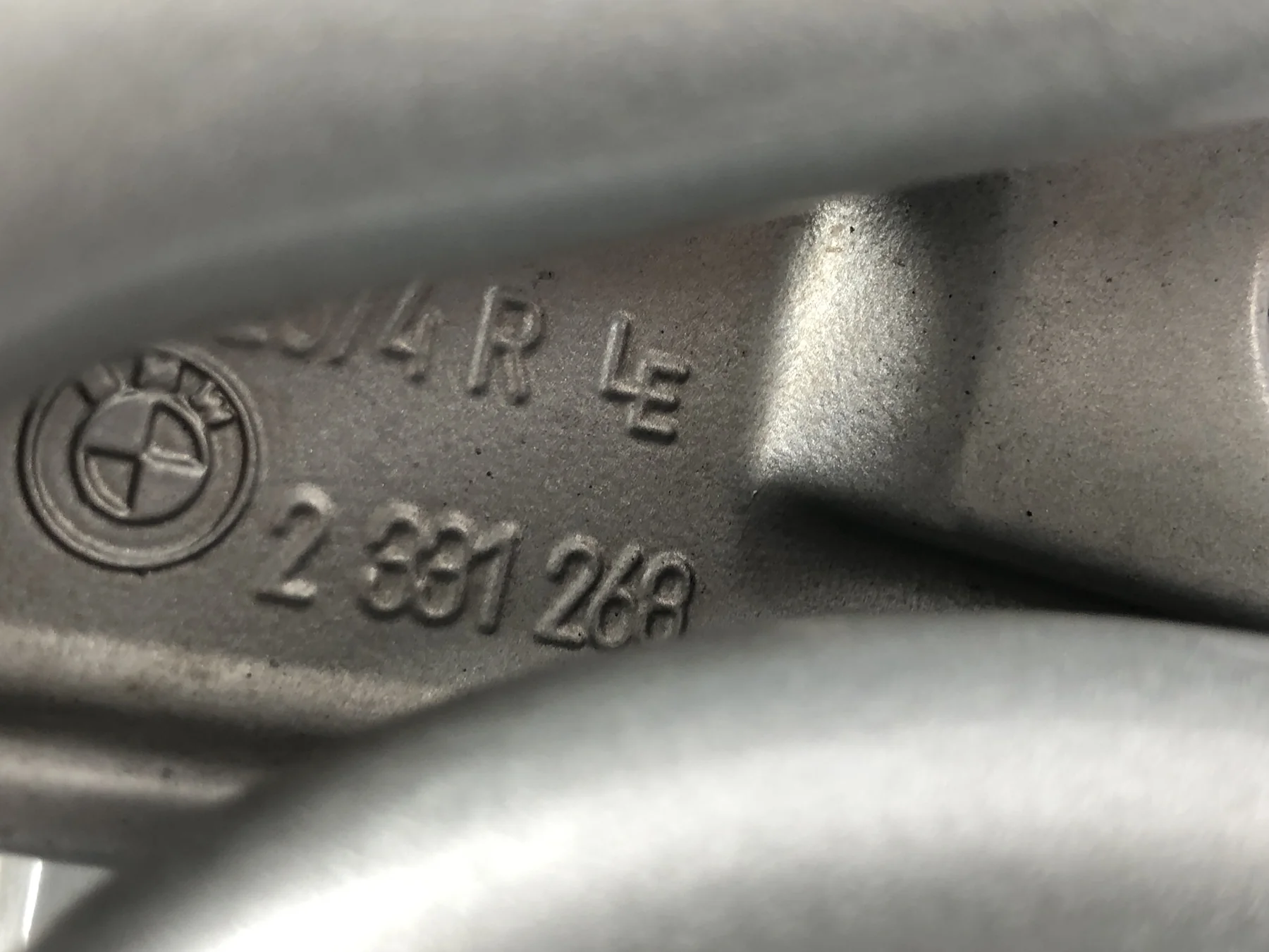 BMW R 1100 S R2S [2000] - Soziusfußraste mit Halterung rechts - Image 3