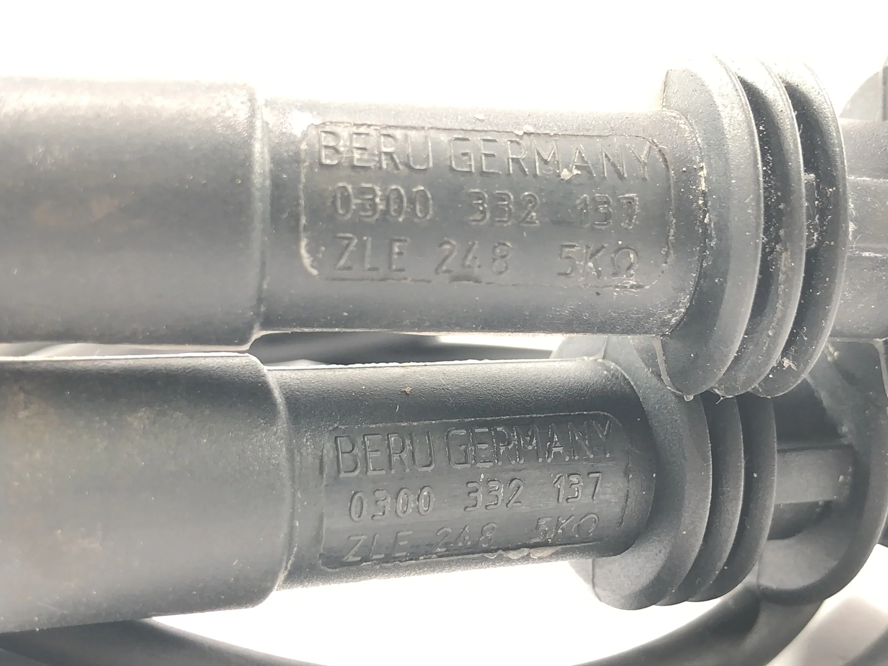 BMW R 1100 S R2S [2000] - Zündkabel Zündleitung Zündkerzenstecker Paar - Image 3