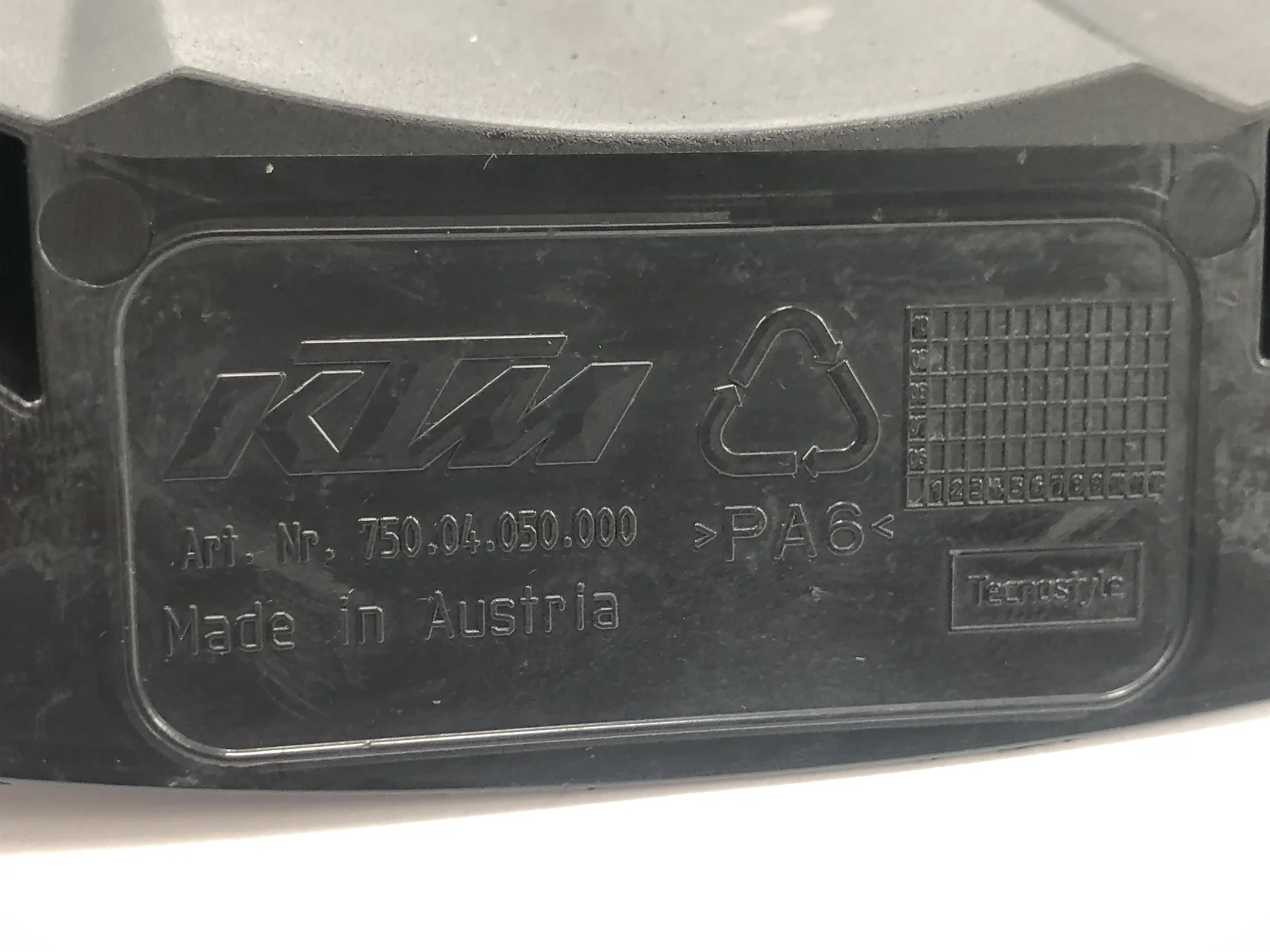 KTM Duke 690 A3 [2012] - Hinterradabdeckung Verkleidung - Image 3